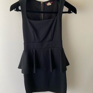 Black sleeveless peplum dress with scoop neck S